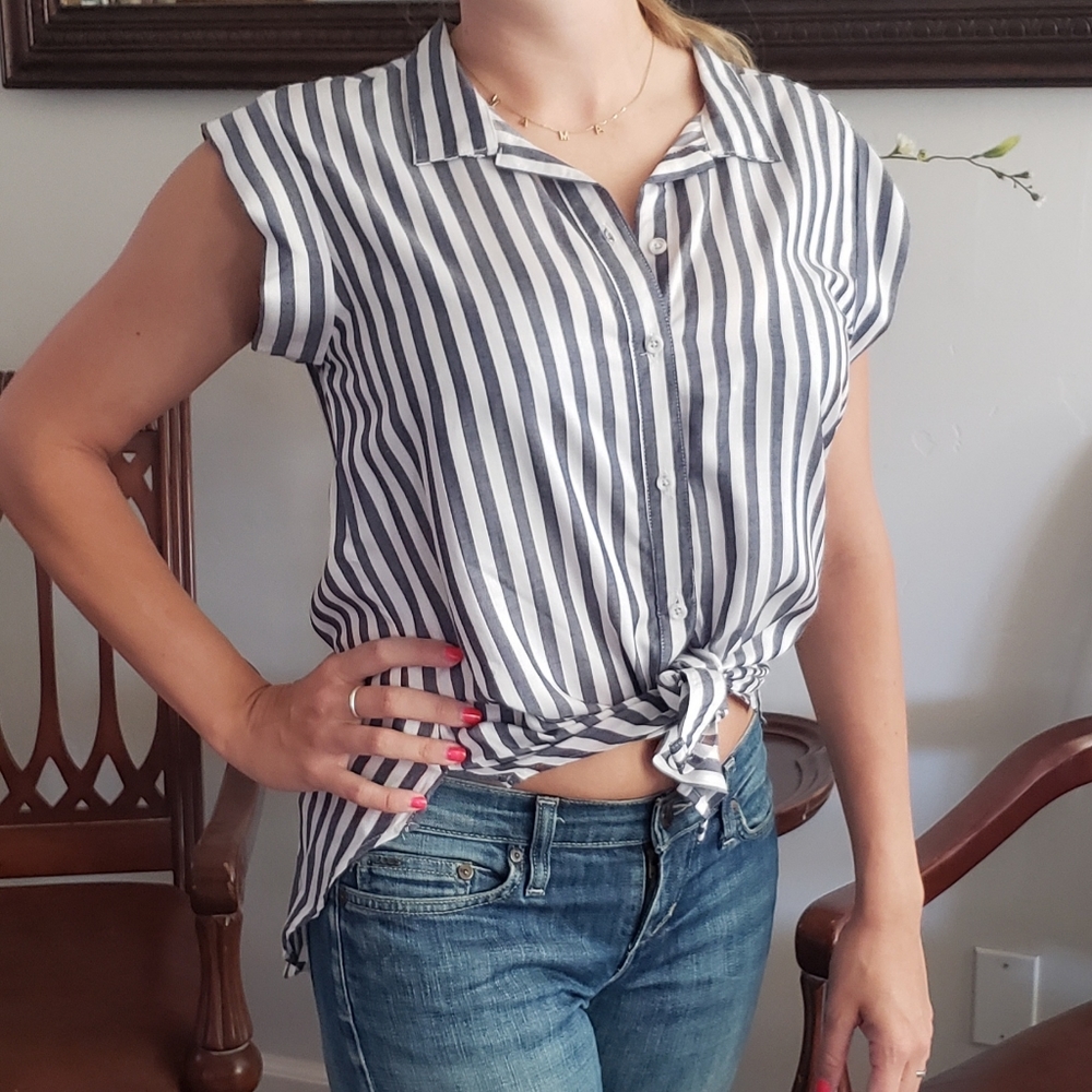 Sleeveless blouse